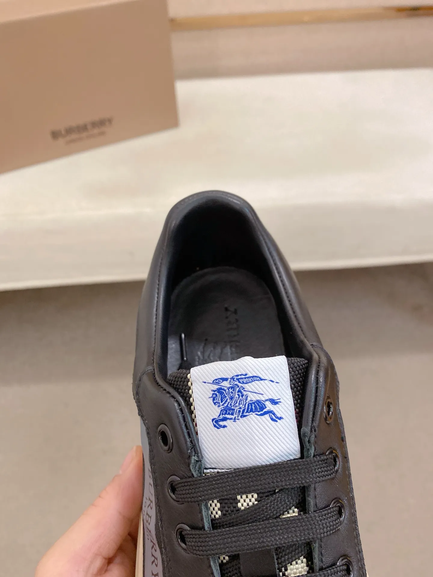 Men's shoes💰: 400💰🇮🇹🇮🇹The counters are synchronized with BURBERRY's top purchasing agents🔍🔍Synchronized sales. Positive code number: 38-44. Italian imported cowhide with official website fabric. Fully imported sheepskin lining, sole: original sole provided by the original factory, exclusive movable molded sole, super comfortable, original factory follow-up goods, 🔍🔍high quality, you can enter and leave the counter at will, welcome to compare (can be customized 45)